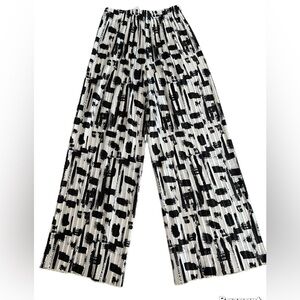 Shein Palazzo Pants White And Black Pleated Size Medium